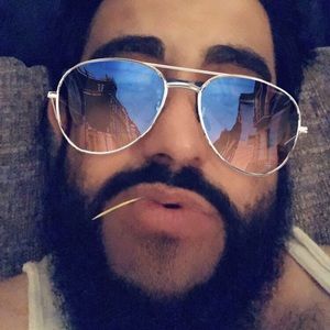 Meet your Posher, Hashim